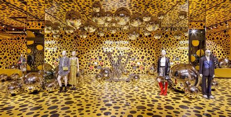 yayoi kusama louis vuitton window display|louis vuitton yayoi kusama collection.